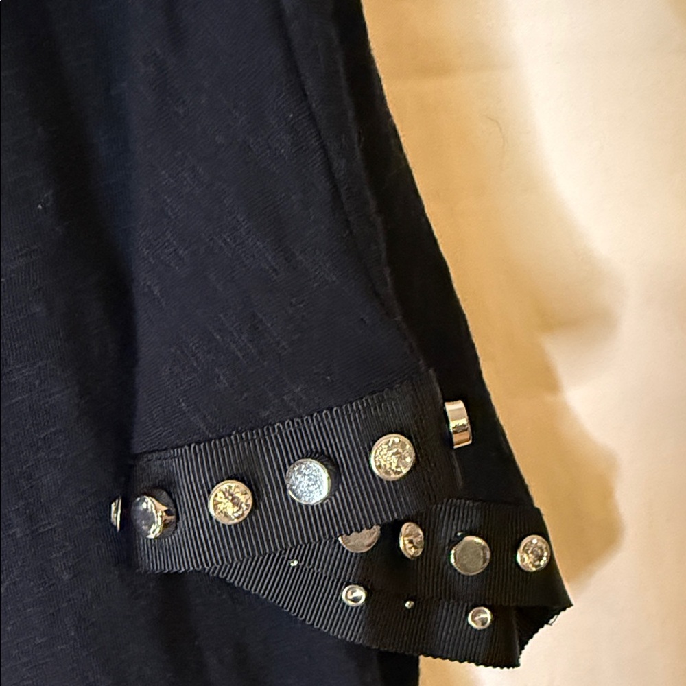 Vocal Cream and Black Fleur-de-Lis Label Tee - Picture 4 of 5